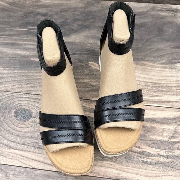 NIB Clarks Lana Glide 9M Ankle Strap Platform Comfort Sandals Black Leather - Picture 2 of 12